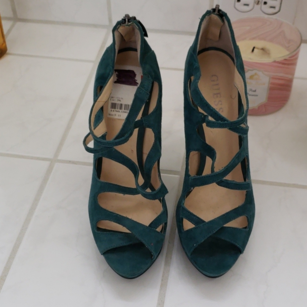 Brand new guess heels